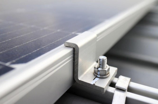 Боковой зажим